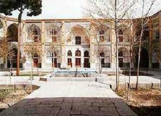 مردی که اصفهان را نوشت
