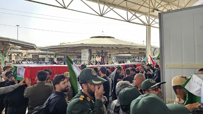 پیکر پنج شهید مدافع وطن از مرز مهران به میهن بازگشت