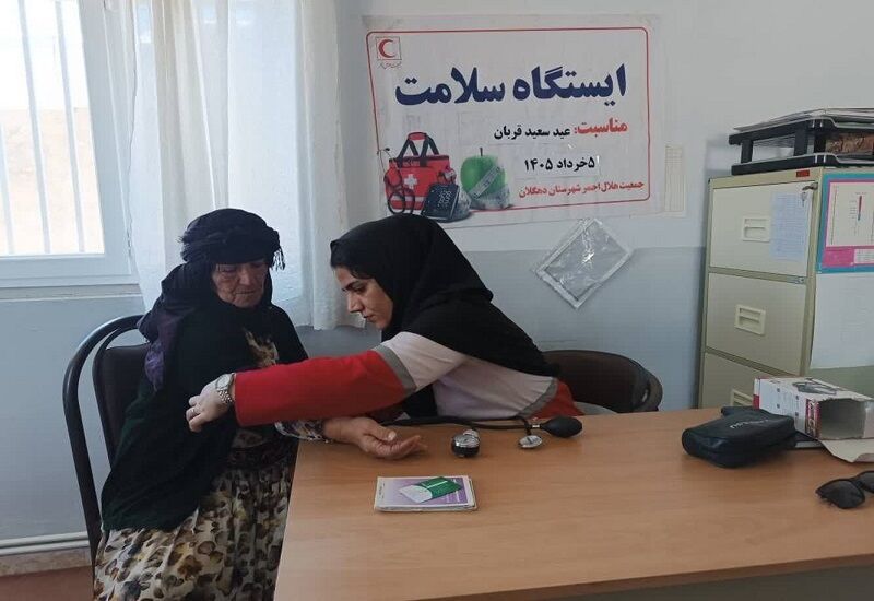 اعزام ۱۴ کاروان سلامت هلال احمر کردستان به مناطق کمبرخوردار