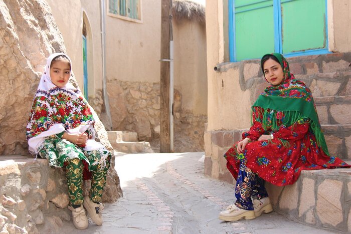 چِنِشت بهشت رنگ‌ها در آزمون جهانی‌شدن