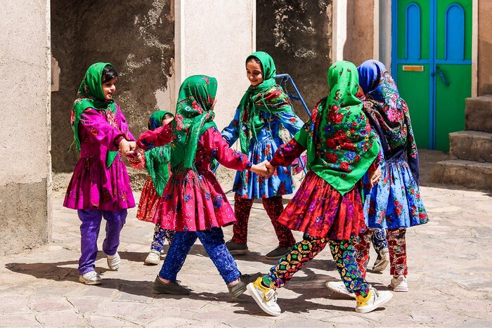 چِنِشت بهشت رنگ‌ها در آزمون جهانی‌شدن