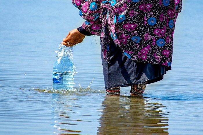 آیین چهارشنبه آخر ماه صفر؛ وداع با غم در آغوش دریا