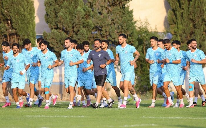 بیانی: پیشنهاد ۲۰۰ میلیاردی رضاییان به استقلال نامعقول بود؛باید از بختیاریزاده حمایت شود