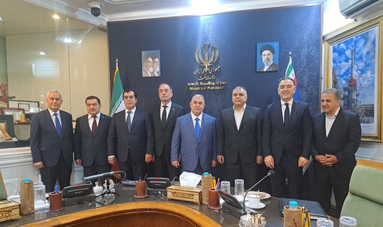 إيران وطاجيكستان تتفقان على إبرام اتفاقية طويلة الأمد للتعاون النفطي إيران وطاجيكستان تتفقان على إبرام اتفاقية طويلة الأمد للتعاون النفطي