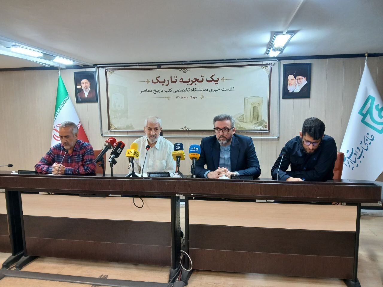 دو هزار و ۱۰۰ کتاب کودتای ۲۸ مرداد در نمایشگاه «یک تجربه تاریک»/ کتابهای خاص در اختیار پژوهشگران قرار میگیرند
