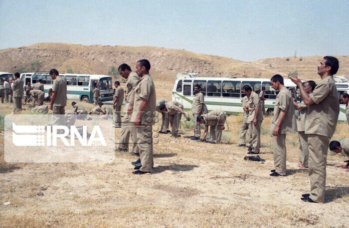 سیم‌های خاردار شکستند؛ خاطره‌ها نه!