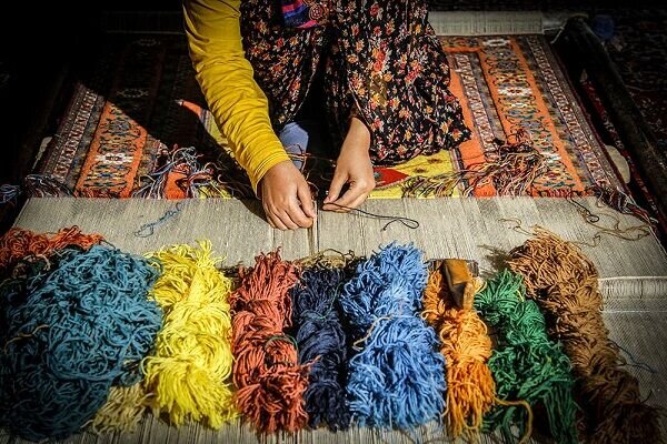 تولیدات زنان روستایی فارس؛ ظرفیتی برای اقتصاد محلی و بازار ملی