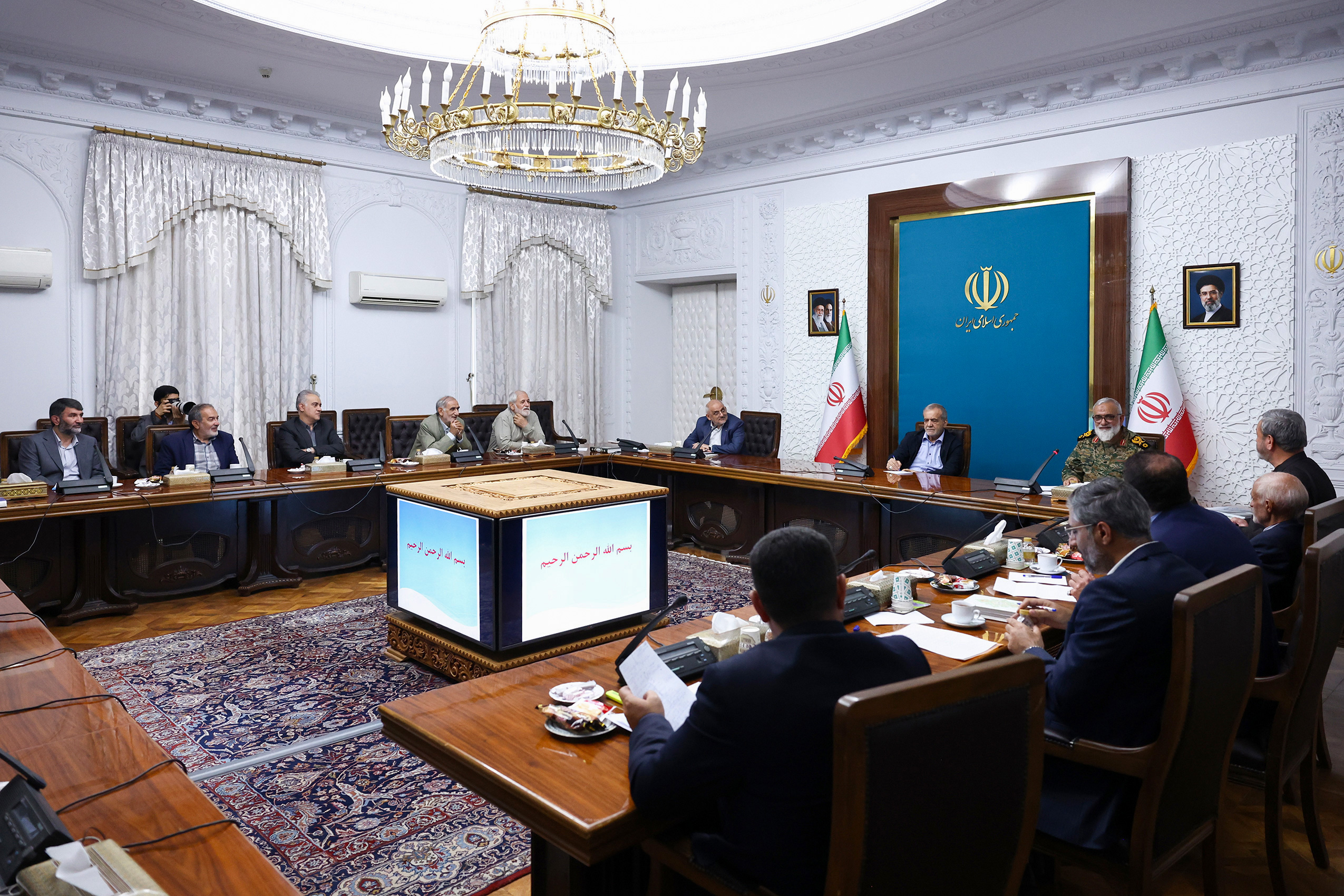 پزشکیان: امروز بیش از هر زمان دیگری به روحیه جهادی در مدیریت مسائل کشور نیازمندیم