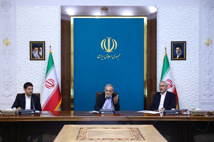 پزشکیان: ارائه کد پستی و کد ملی شرط دریافت هرگونه خدمت میشود