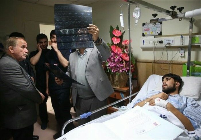 مدال روی سینه بود، نان روی سفره نبود