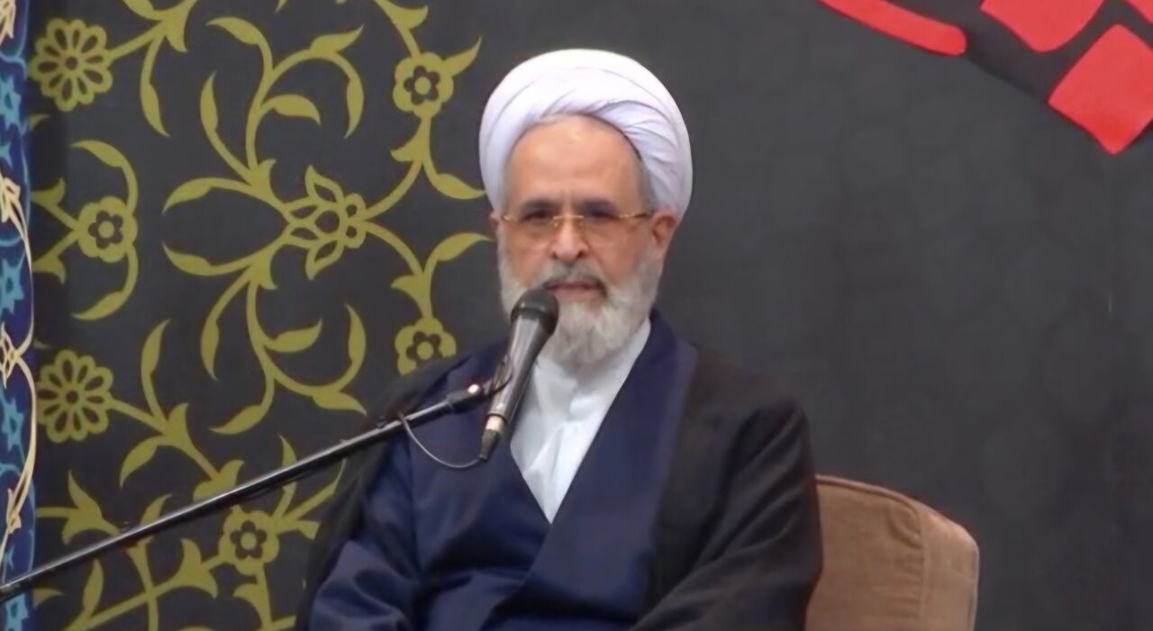 اعرافی: اقتدار علمی و دفاعی کشور مرهون رهبر شهید انقلاب است
