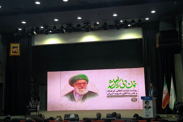 حسام‌الدین سراج قطعه «بهار دلشکسته» را به رهبر شهید تقدیم کرد