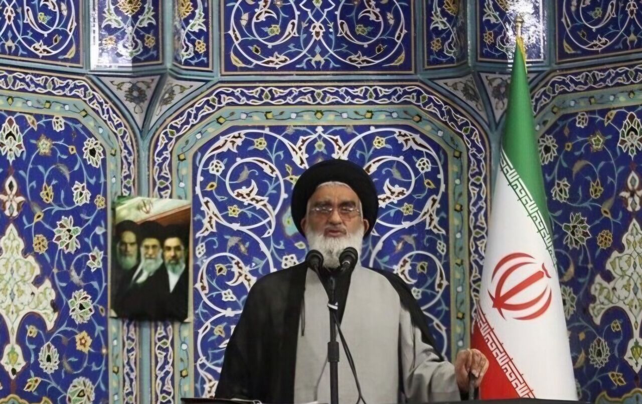 امام جمعه قم: صنعت دفاعی مایه اقتدار و امنیت کشور است