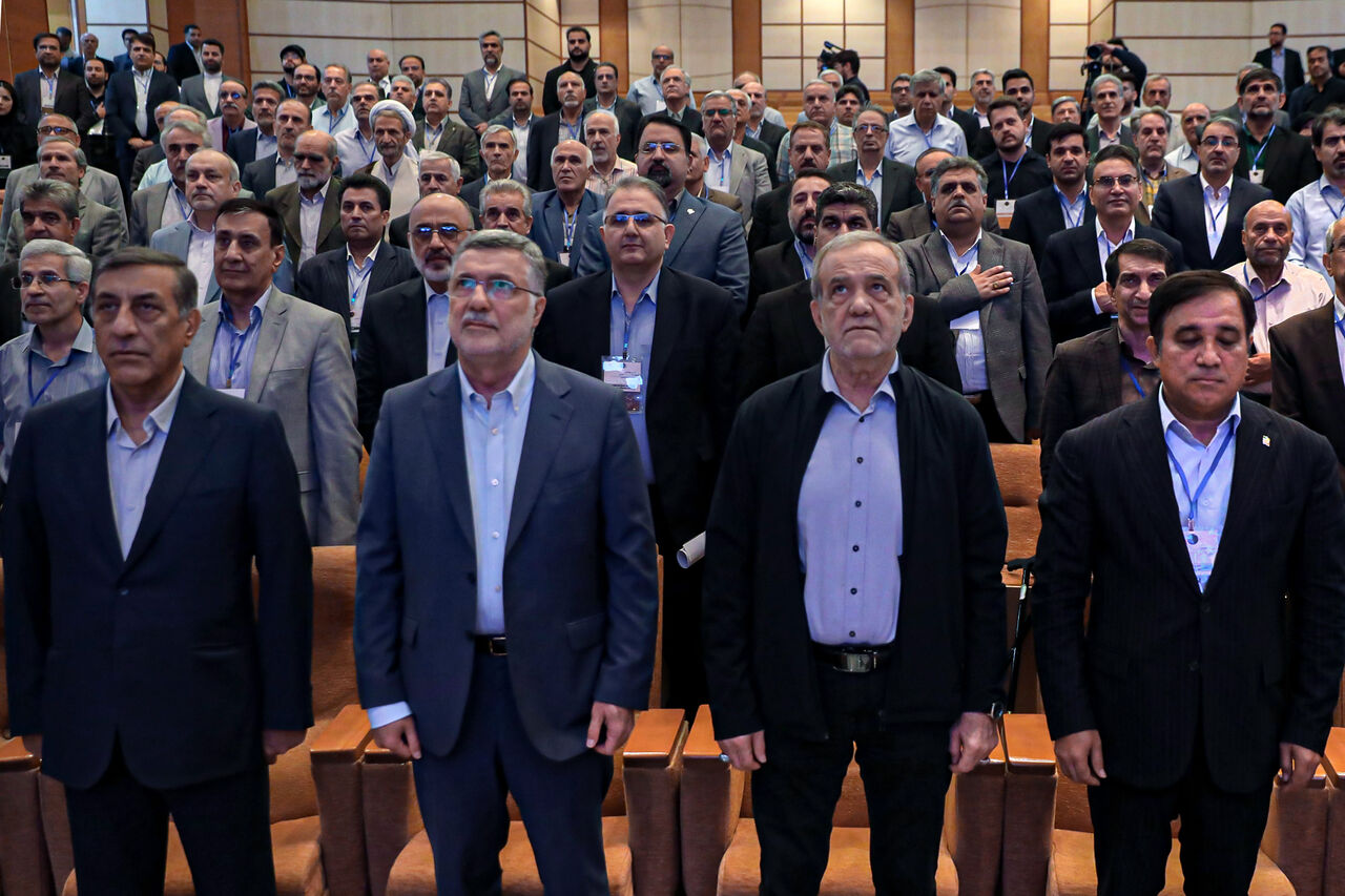 تجلیل رئیسجمهور از ۱۲ نامآور پزشکی ایران