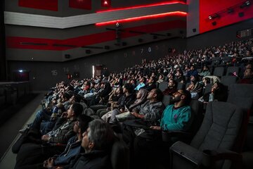 ۴۰۰ هزار مخاطب و ۵۶ میلیارد تومان فروش سینما در هفته‌ای که گذشت/ زنده‌شور در صدر جدول