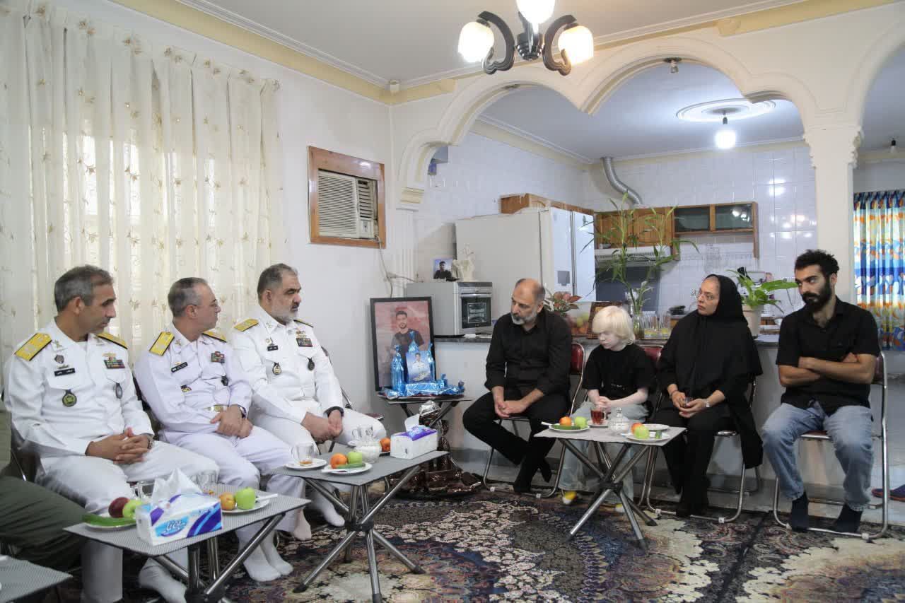 دیدار فرمانده نیروی دریایی ارتش با خانواده شهید جاویدالاثر