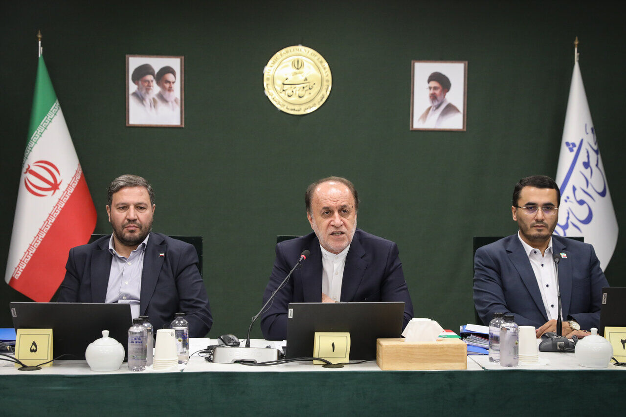 نایب رئیس مجلس: تنگه هرمز باید در ید ایران باشد
