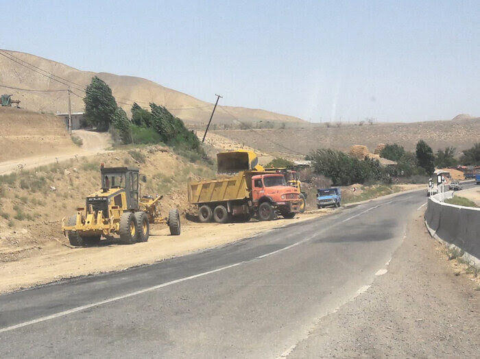 آسفالت معابر روستای تلک‌آباد اردستان با تخصیص ۱۴۳ تن قیر آغاز شد