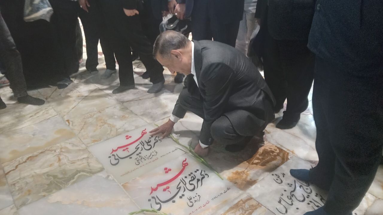 زیارت معاون اجرایی رئیسجمهور از حرم حضرت معصومه(س)