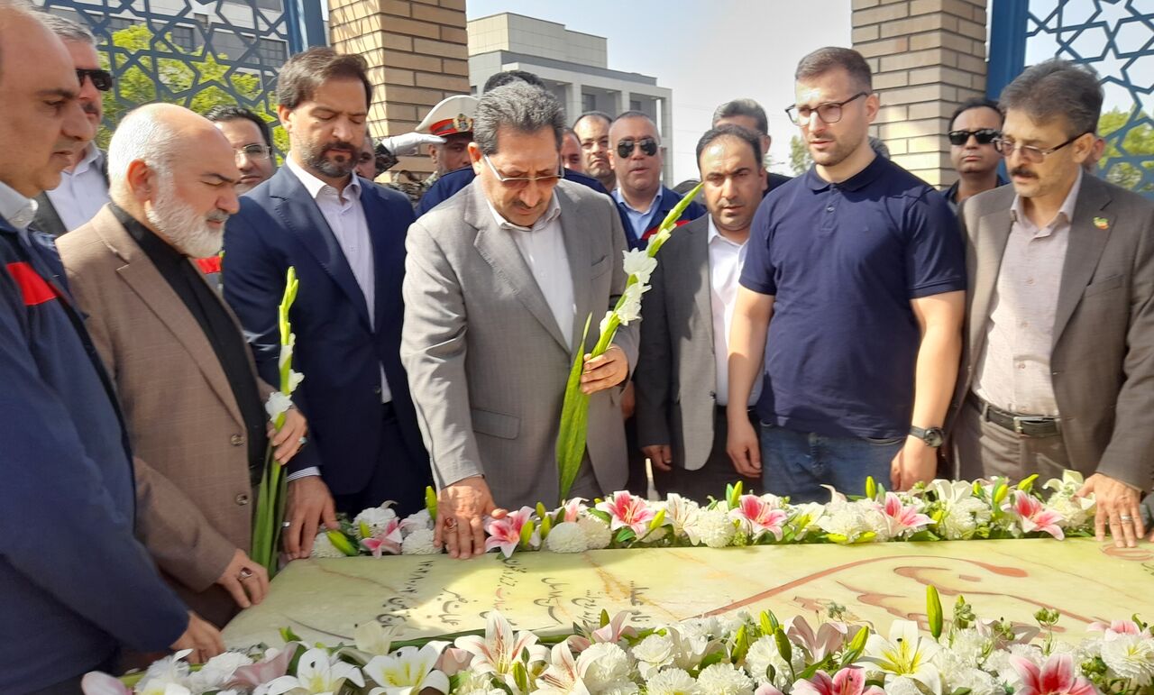 تجدید میثاق وزیر صمت با آرمان‌های شهدا در شرکت فولاد اکسین خوزستان
