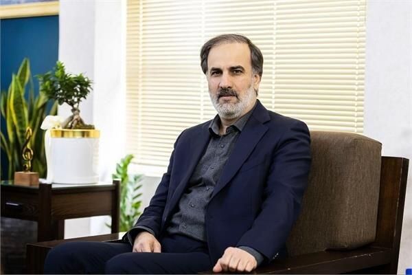استعدادهای هنری در جهت رشد و شکوفایی و نیل به اهداف والای فرهنگی کشور حرکت کنند