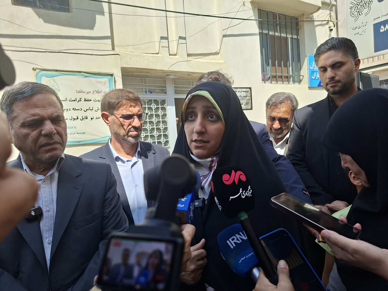 بهروزآذر: دولت از توانمندسازی زنان سرپرست خانوار حمایت می‌کند