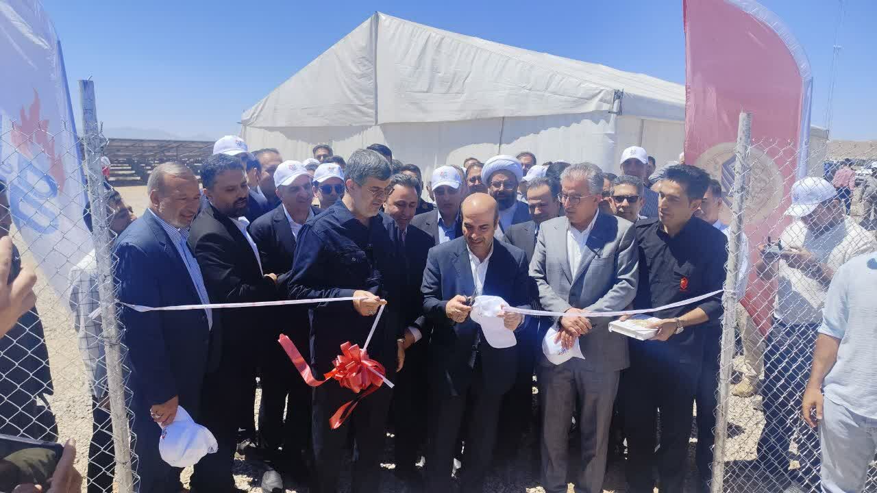 نیروگاه خورشیدی با حضور معاون وزیر نیرو در خاتم یزد افتتاح شد