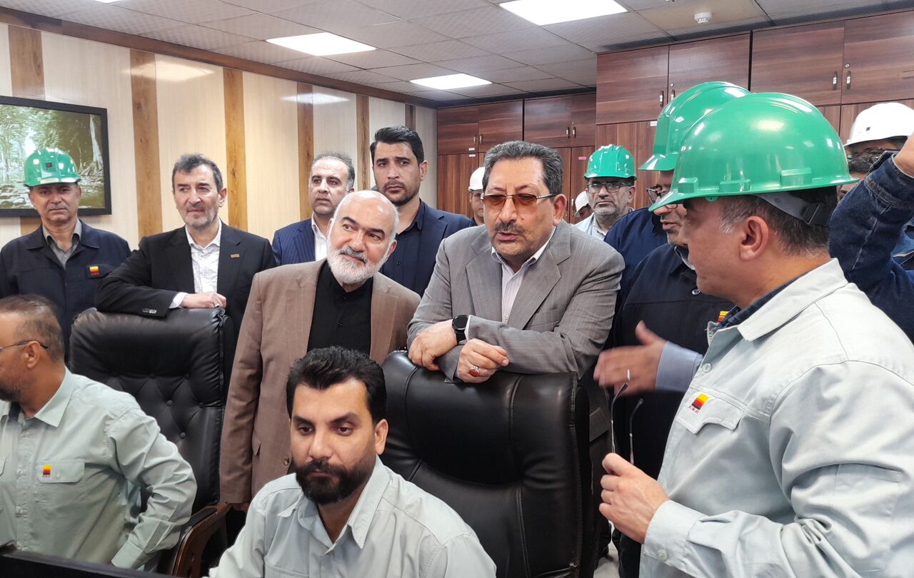 بازدید وزیر صنعت، معدن و تجارت از خطوط تولید شرکت فولاد خوزستان