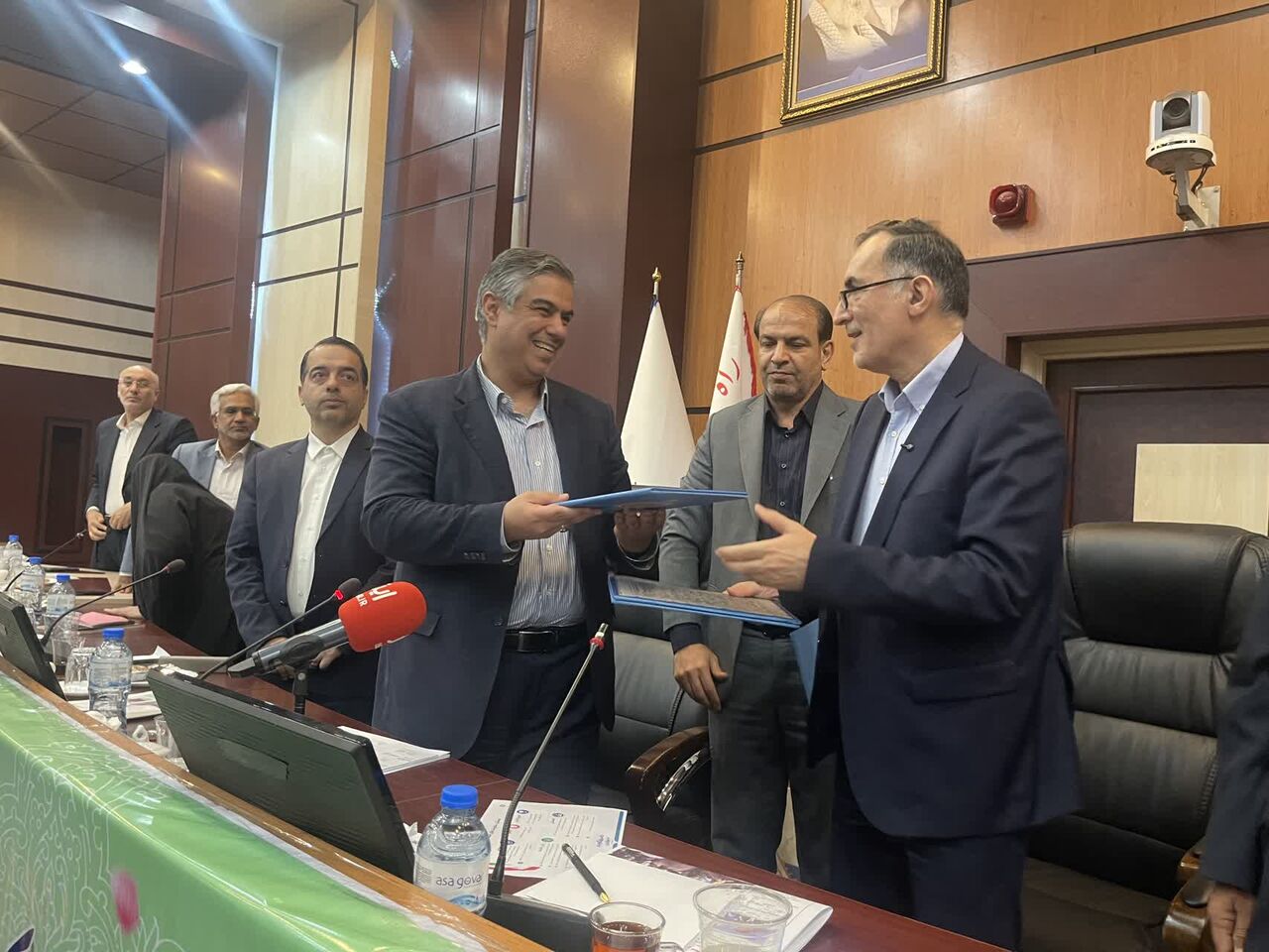 انعقاد تفاهم نامه برای واگذاری ۱۱۰ قطعه زمین به جامعه ایثارگری استان مرکزی