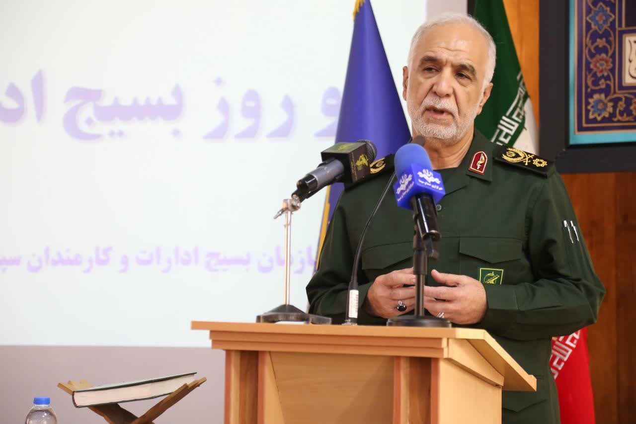 فرمانده سپاه کرمانشاه: دشمن روی شکاف اجتماعی و دوگانگی در جامعه تمرکز کرده است