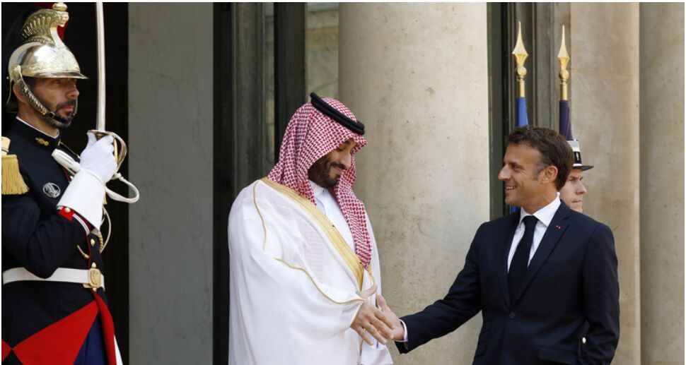 شاهزاده محمد بن سلمان و امانوئل مکرون روز دوشنبه دوم شهریور ماه، شاهد امضای مجموعهای از توافقنامهها و یادداشتهای تفاهمی میان عربستان سعودی و فرانسه بودند که با هدف گسترش