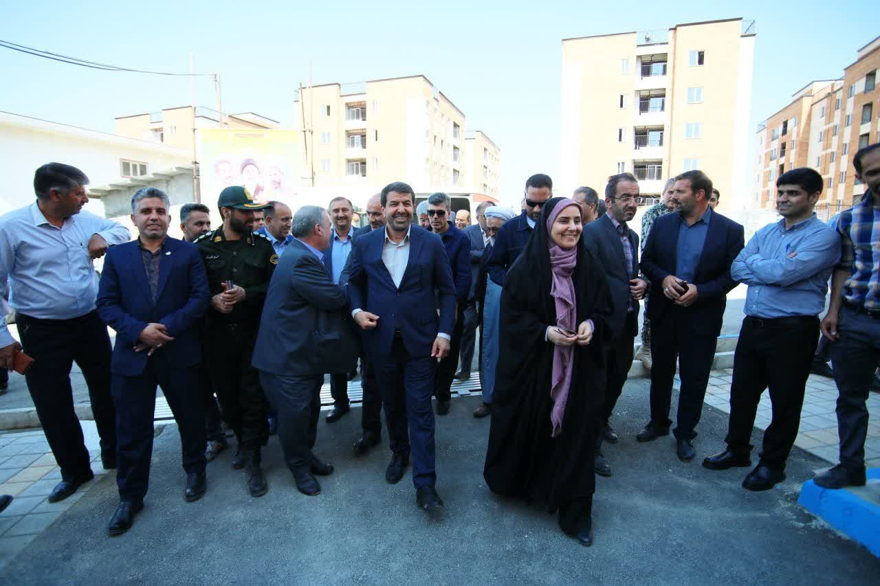 فیلم سفر یک‌روزه وزیر راه و شهرسازی فرزانه صادق به همدان؛ بازدید از پروژه‌های ملایر‑آورزمان‑نهاوند و بهسازی مسیر نهاوند‑کنگاور