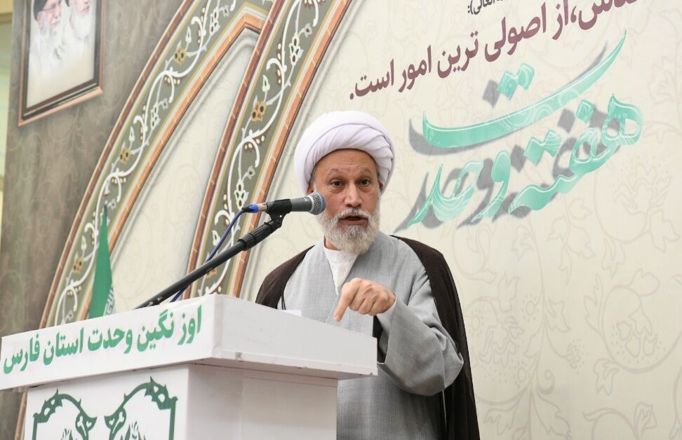 لزوم عبور از وحدت شعاری به وحدت عملیاتی در جهان اسلام