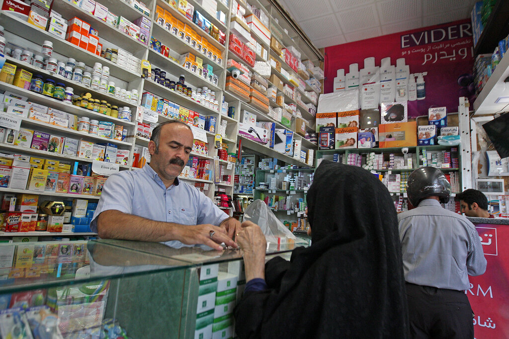 طلب ۲۰ هزار میلیارد تومانی داروخانهها از بیمهها، بسیاری در آستانه تعطیلی