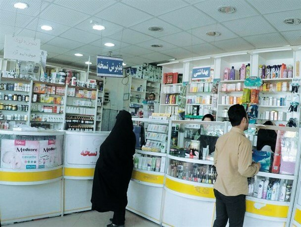 طلب ۲۰ هزار میلیارد تومانی داروخانهها از بیمهها، بسیاری در آستانه تعطیلی