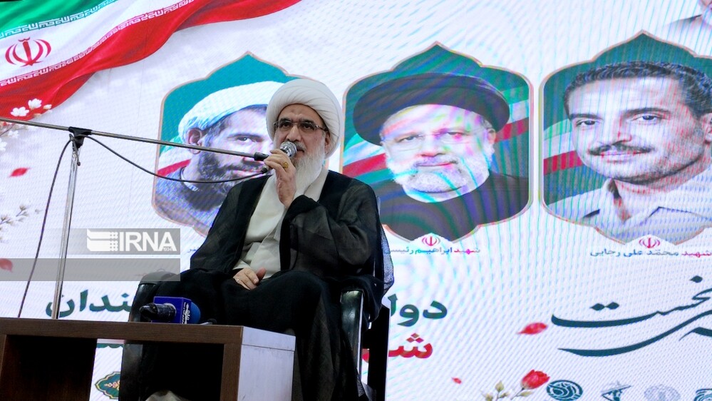 امام جمعه بوشهر:معیار ماندگاری کارنامه مدیران آثار به جای مانده از آنان است امام جمعه بوشهر:معیار ماندگاری کارنامه مدیران آثار به جای مانده از آنان است