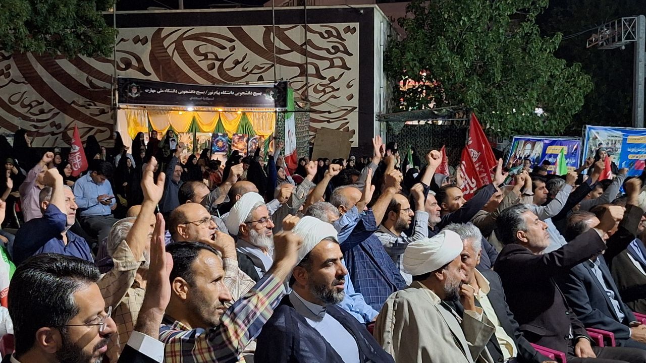 فیلم| میدان‌داری مردم سنندج در صد و هشتاد و یکمین تجمع شبانه
