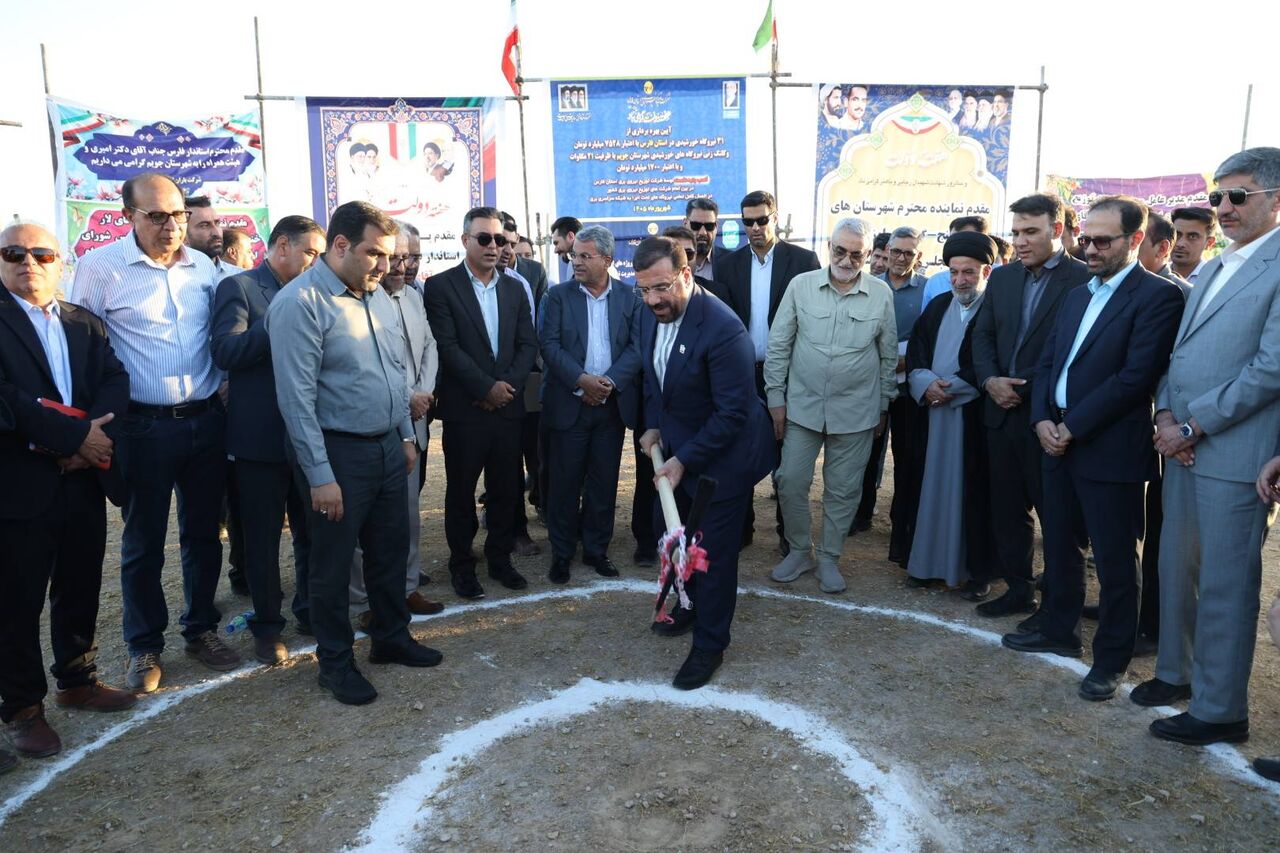 کلنگ‌زنی هفت نیروگاه خورشیدی در جویم با سرمایه‌گذاری ۱۷۰۰ میلیارد تومانی