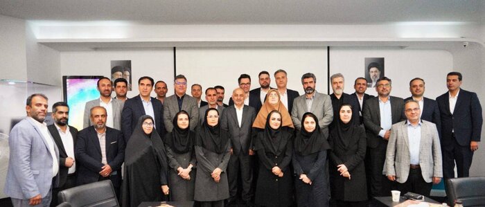 حضور سخنگوی دولت در شرکت بیمه دی