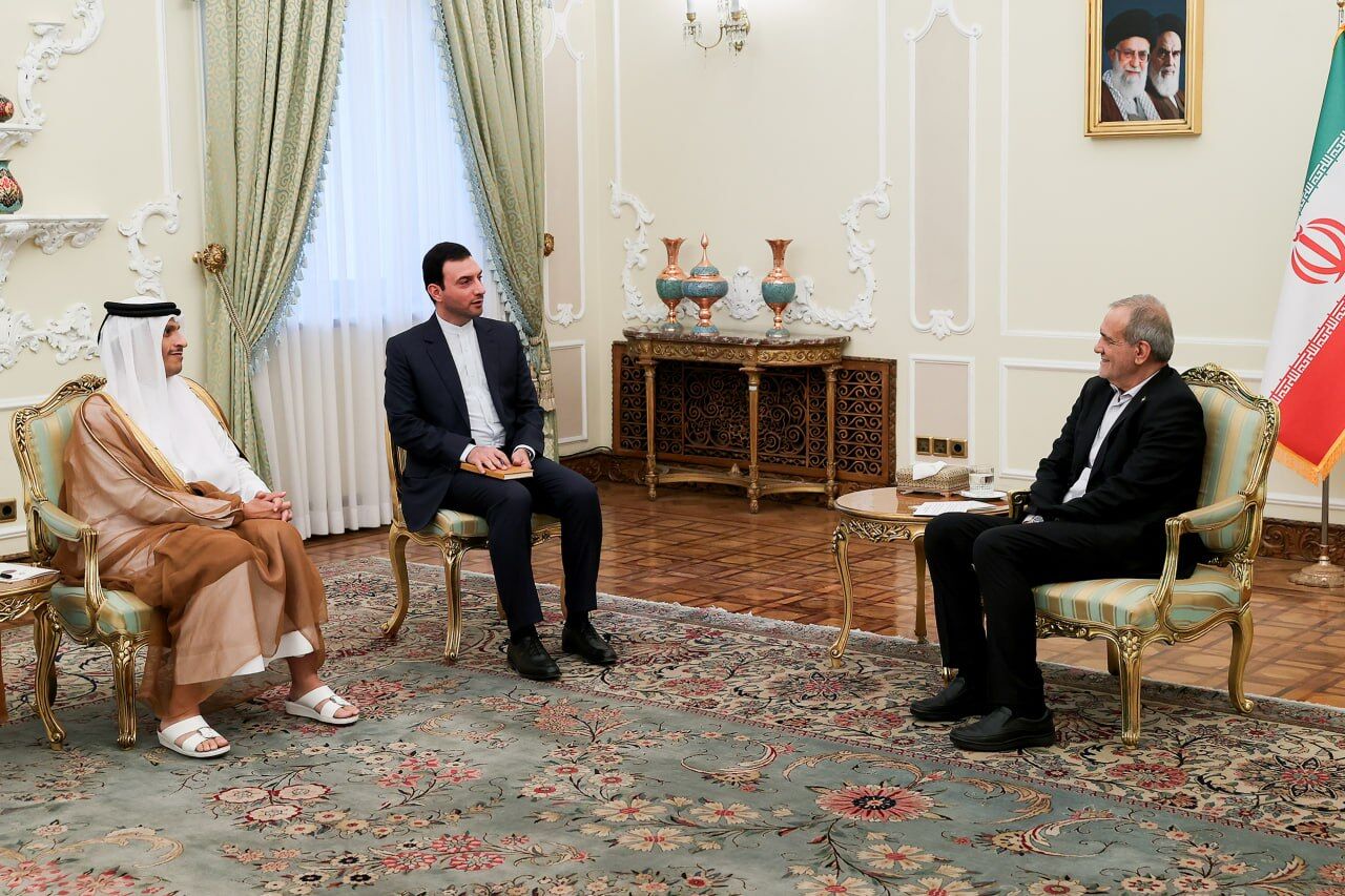دیدار نخستوزیر قطر با پزشکیان در تهران