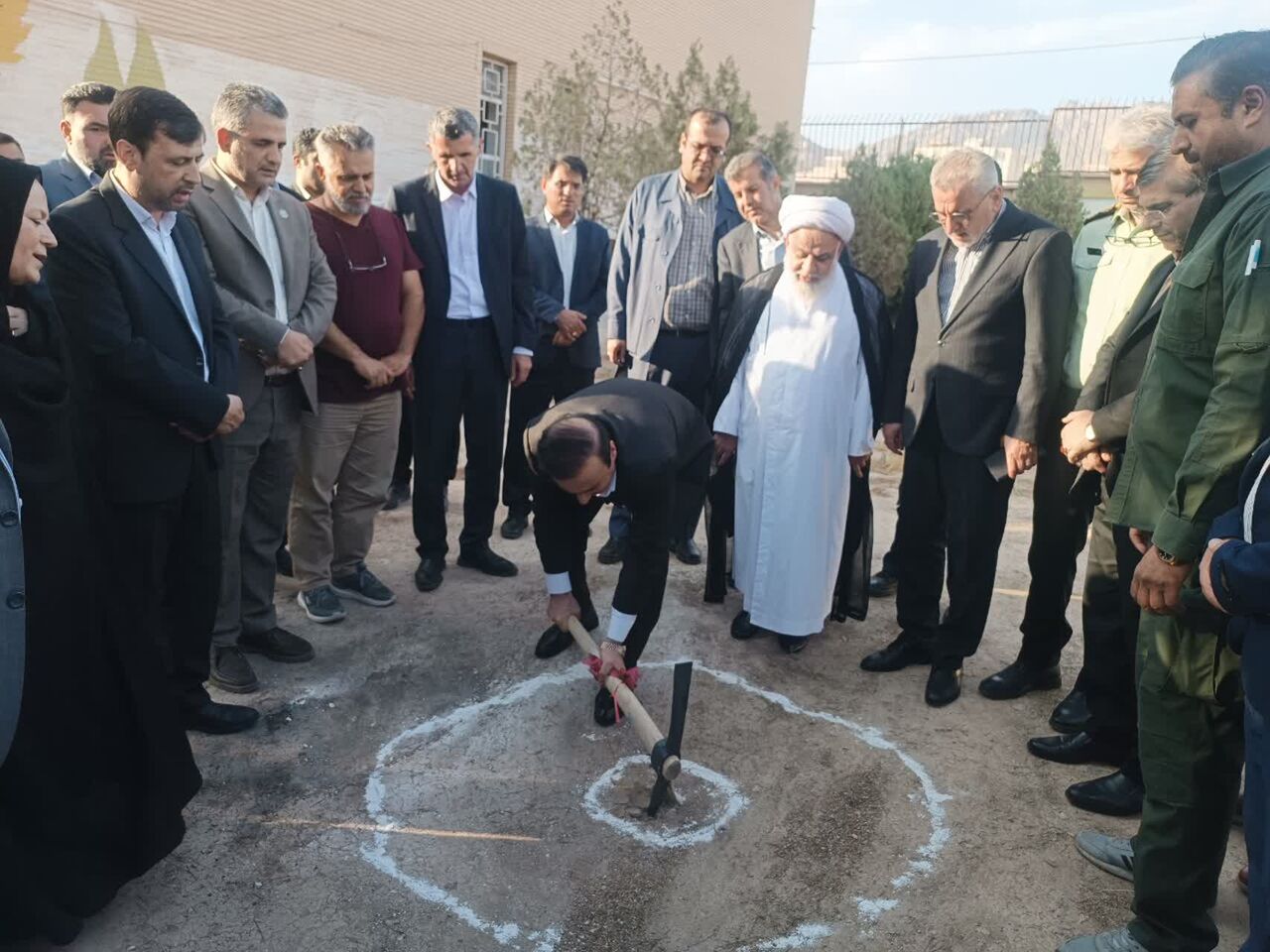 واحد آموزشی ۶ کلاسه الحاقی در آبیک کلنگ‌زنی شد