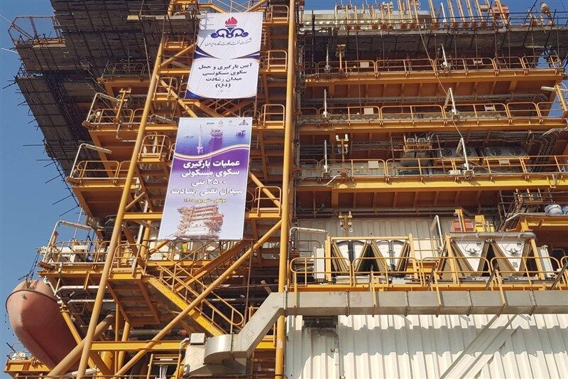 بارگیری سکوی ۲۵۰۰ تنی میدان رشادت در بوشهر آغاز شد