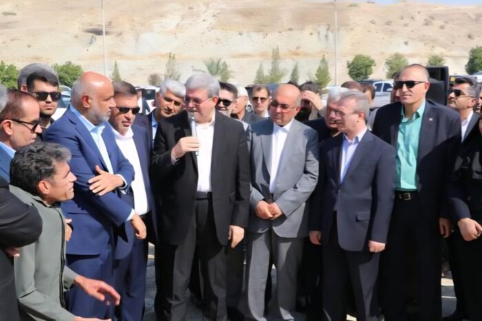کلنگزنی مرکز توانبخشی بابالحوائج کازرون با حضور وزیر کار