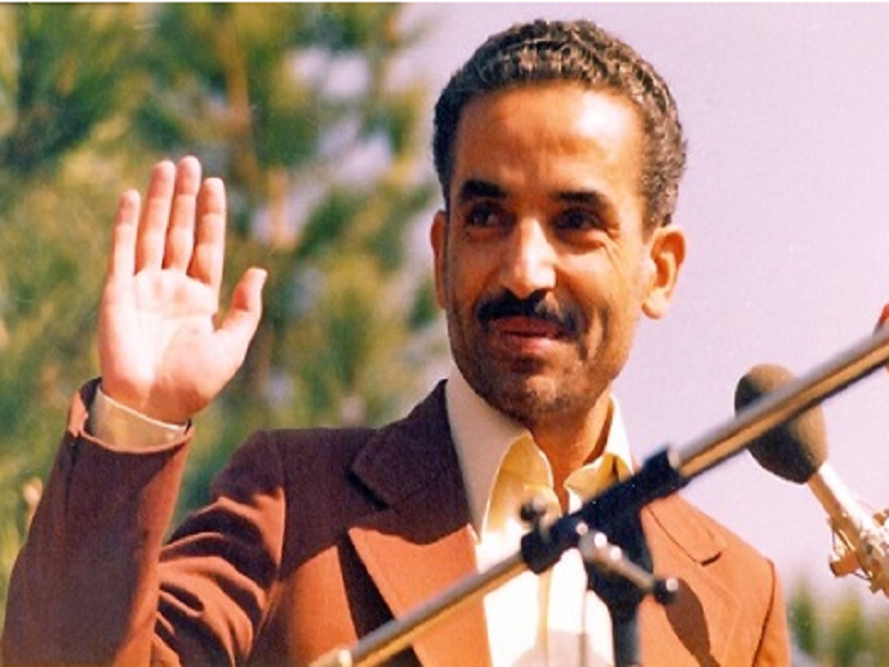 مقلد امام خمینی(ره) تا کجا؟