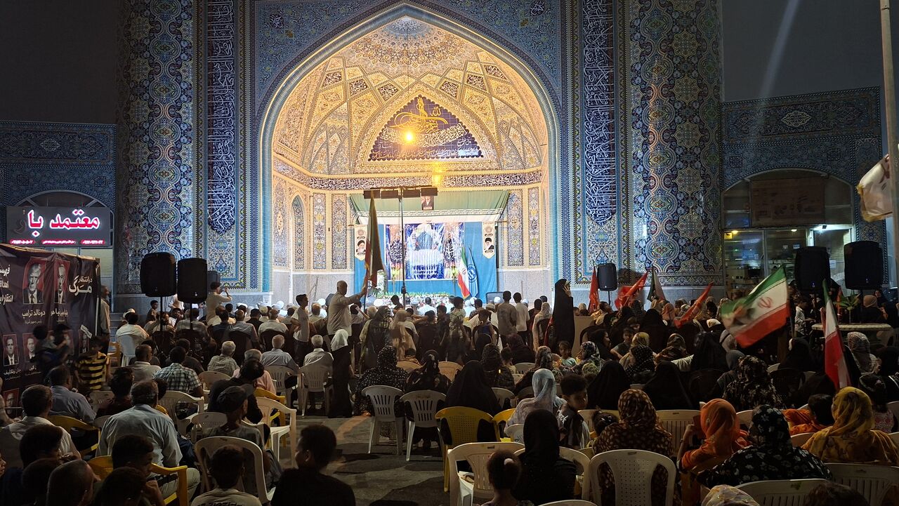 فیلم| جشن میلاد پیامبر در مسجد النبی(ص) قشم