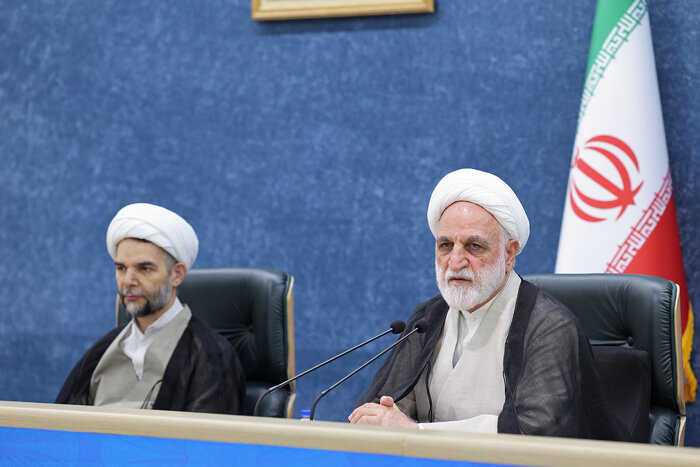 رئیس قوه قضاییه:ملت و مسئولان با وجود همه توطئههای دشمنان متحد هستند