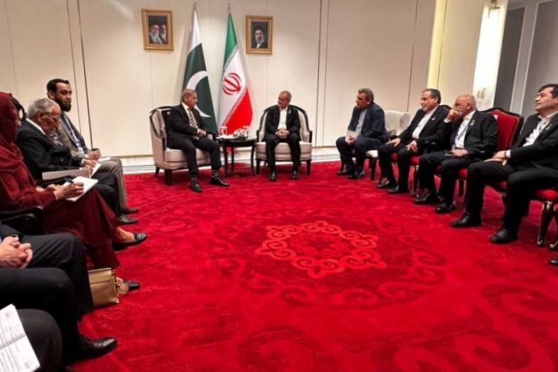 دیدار سران ایران و پاکستان در حاشیه اجلاس شانگهای