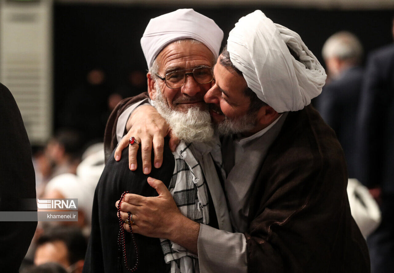 فیلم| هم‌پیمانی شیعه و سنی در یزد برای صیانت از وحدت اسلامی