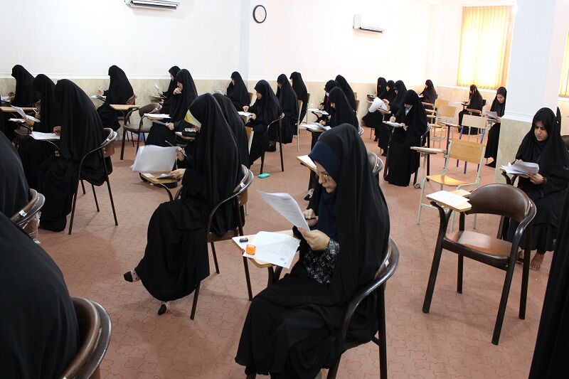 رقابت ۳۰۰ داوطلب در آزمون پذیرش حوزه‌های علمیه خواهران هرمزگان
