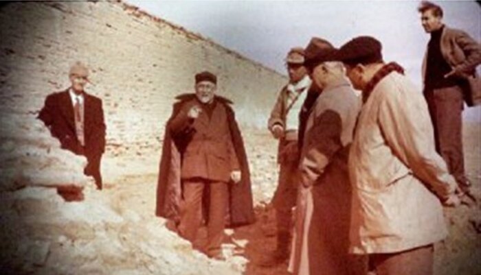 کتابخانه‌ای به وسعت تاریخ؛ تاملی در احوال و مآثر استاد بدیع‌الزمان فروزانفر